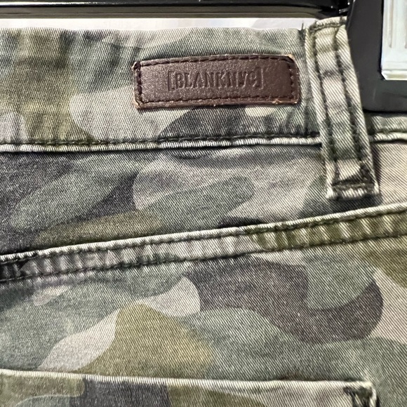 Blank NYC / Camo Shorts / Size 28 - Picture 6 of 8